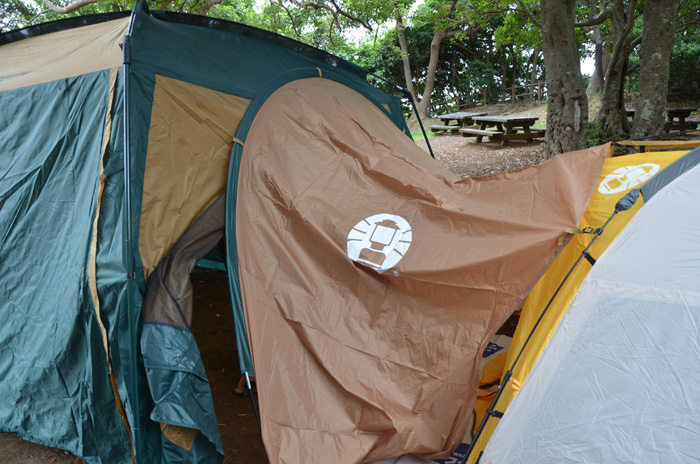 コストコのコールマン4人用テントとスクリーンタープを、ジョイント 